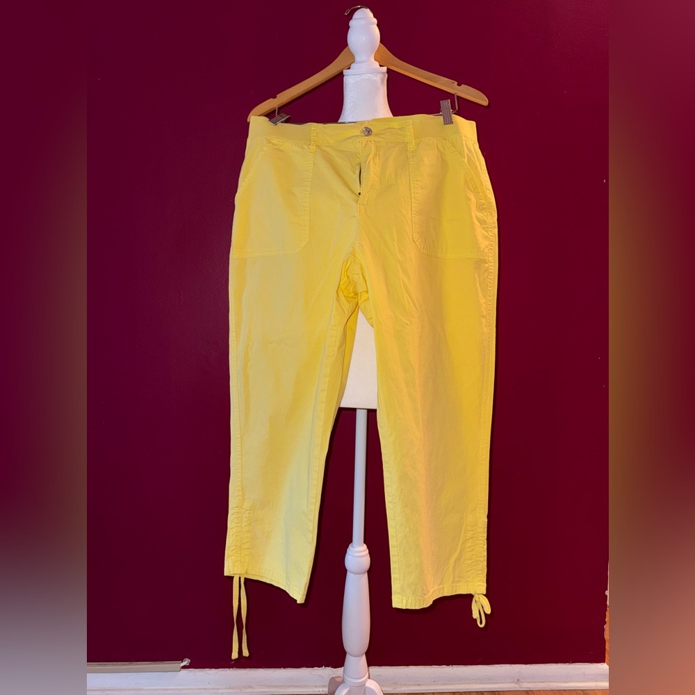 Style & Co Bright Yellow Capri Pants Size 16